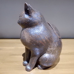 鉄釉手あぶり猫 1825