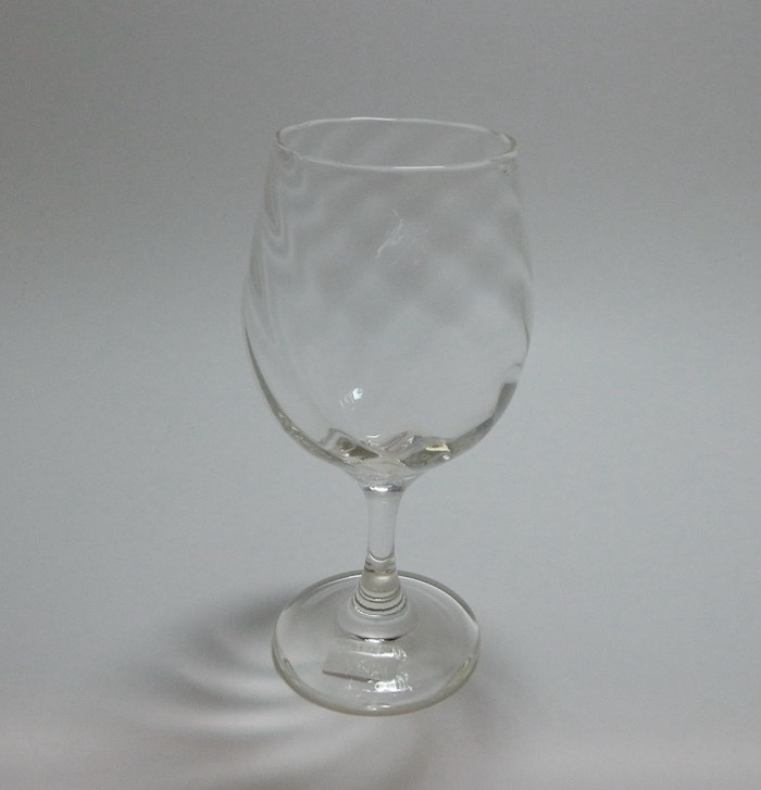 白瑠璃ガラス十一方流れワイングラス